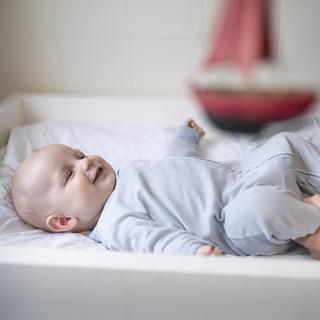 Le Conseil fédéral met en consultation l’adoption facilitée des enfants nés par don de sperme en Suisse. [Keystone - Gaetan Bally]