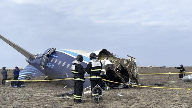 Crash du vol J2-8243 d'Azerbaïdjan Airlines: le Kazakhstan ouvre une enquête. [KEYSTONE - KAZAKHSTAN EMERGENCIES MINISTRY]