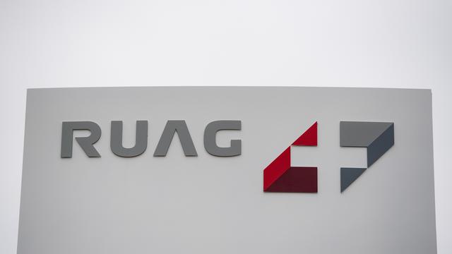 Le logo de l'entreprise d'armement Ruag Holding AG sur le bâtiment du siège situé à Lucerne. [Keystone - Urs Flueeler]