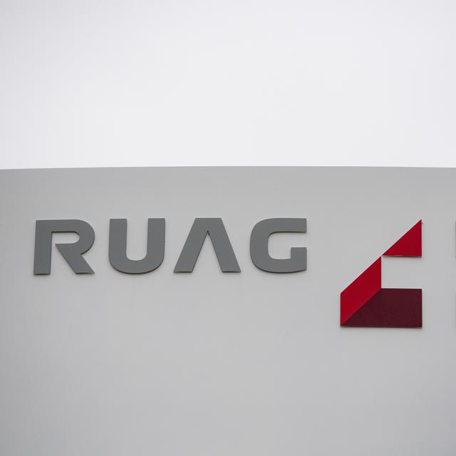 Le logo de l'entreprise d'armement Ruag Holding AG sur le bâtiment du siège situé à Lucerne. [Keystone - Urs Flueeler]