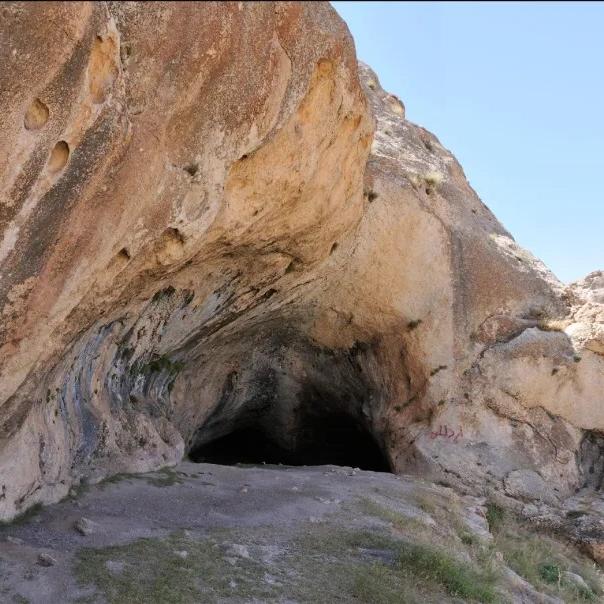 La grotte Qaleh Kurd, au nord de l'Iran. [Projet paléoanthropologique franco-iranien]