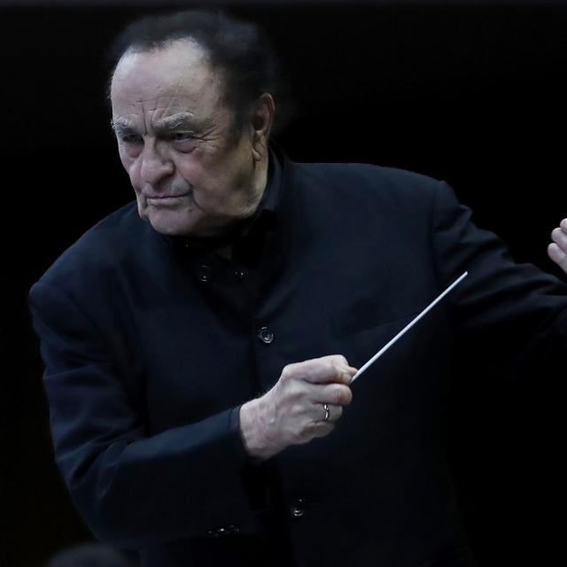 Charles Dutoit, chef d'orchestre (2023). [Keystone - EPA/Robert Ghement]