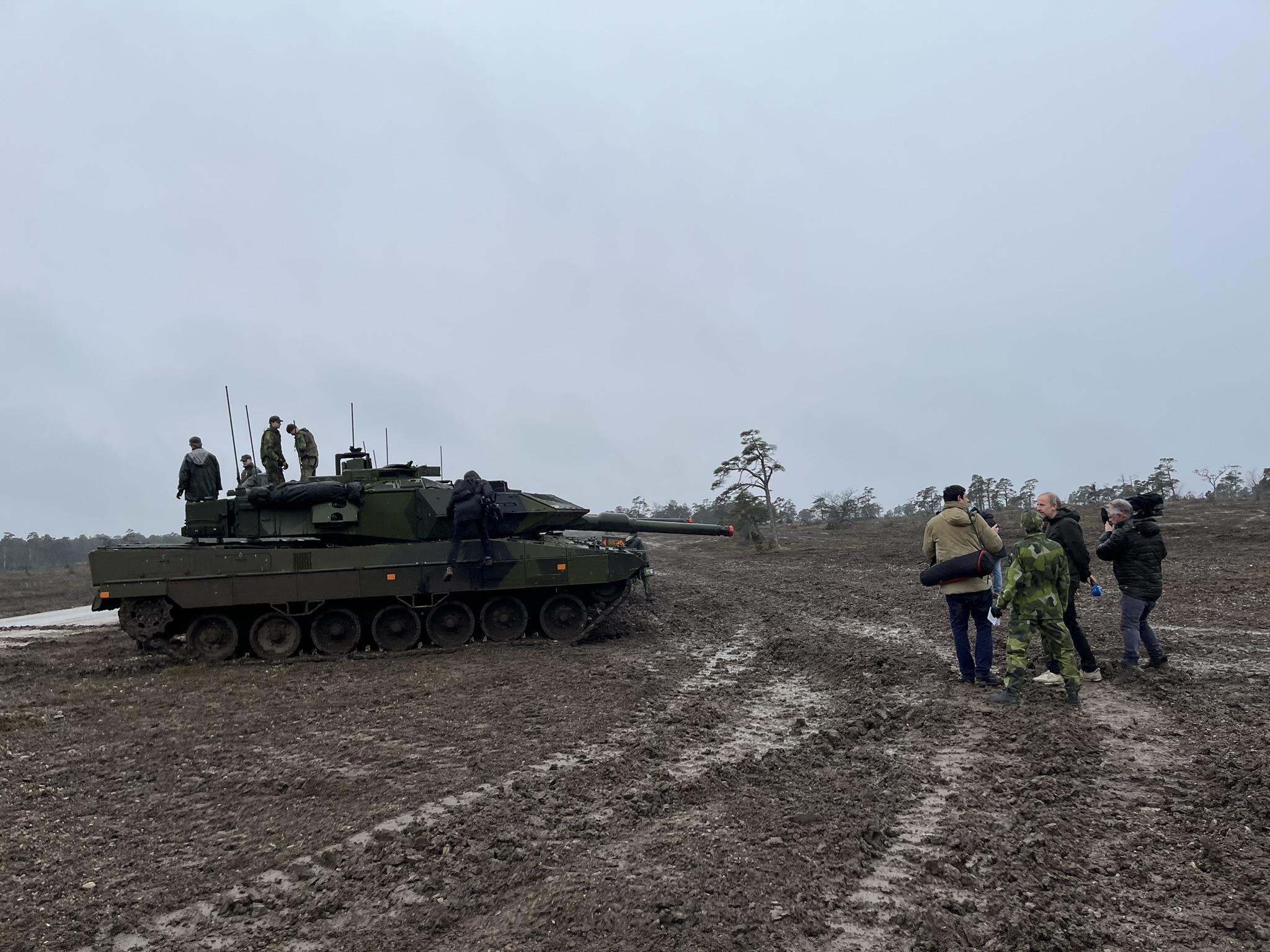 Un tank militaire de l'armée suédoise sur l'île de Gotland.