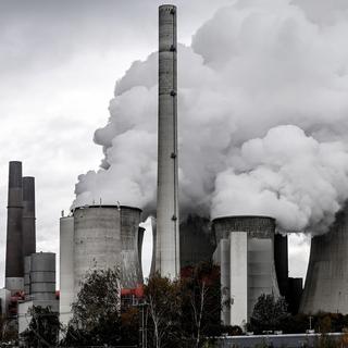 Les émissions mondiales de gaz carbonique CO2 liées à l'énergie ont progressé de 1,1% en 2023. [Keystone - Sascha Steinbach - EPA]