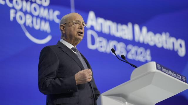 Des accusations de sexisme et de racisme planent sur le WEF et son fondateur Klaus Schwab. [Keystone - Markus Schreiber - AP Photo]