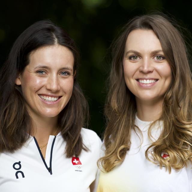 Albane Valenzuela (gauche) et Morgane Metraux (droite) représente la Suisse au tournoi olympique 2024 de golf. [KEYSTONE - Julien Grindat]