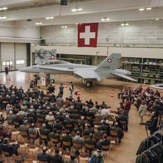 Quatre cents invités étaient présents pour la remise officielle des avions FA/18 en Suisse. [Keystone - Str]