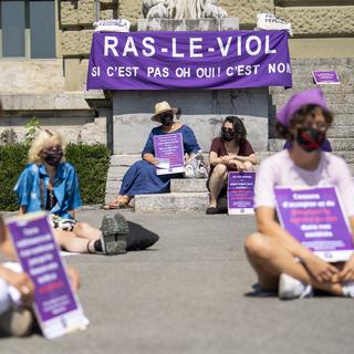 Le profil-type des hommes qui commettent des viols et agressions sexuelles semble ne pas correspondre aux clichés sur les violeurs. [Keystone - Martial Trezzini]