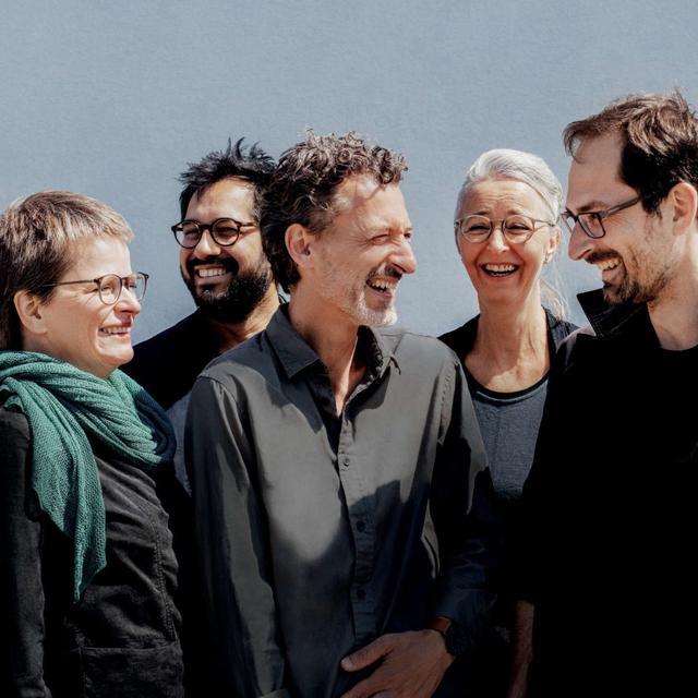 Yannick Délez accompagné de son quatuor à cordes String Quintet. [lesatheneennes.ch]