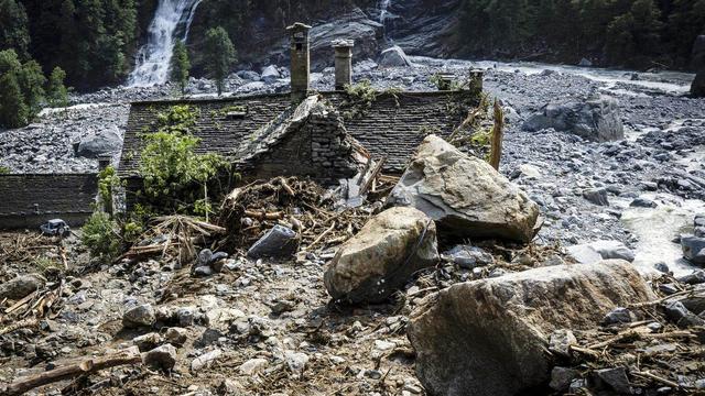 Une maison détruite à Fontana, au Tessin. [Keystone - Michael Buholzer]