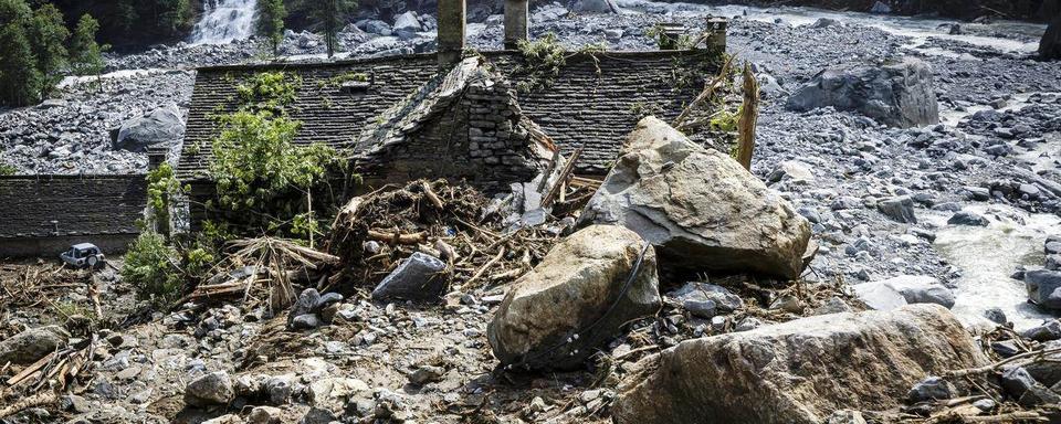 Une maison détruite à Fontana, au Tessin. [Keystone - Michael Buholzer]