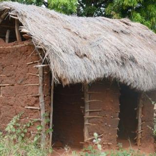 Des toilettes installée par une ONG à Madagascar. [ONG Un enfant par la main]