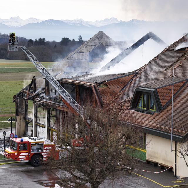 La salle de gymnastique de Bière (VD) a été détruite par un incendie. [Keystone - Valentin Flauraud]