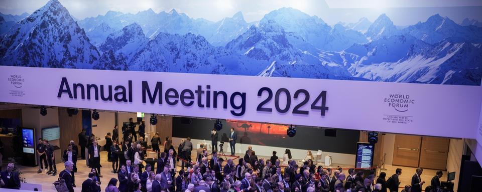 Des participants au WEF de Davos, le 18 janvier 2024. [AP/Keystone - Markus Schreiber]