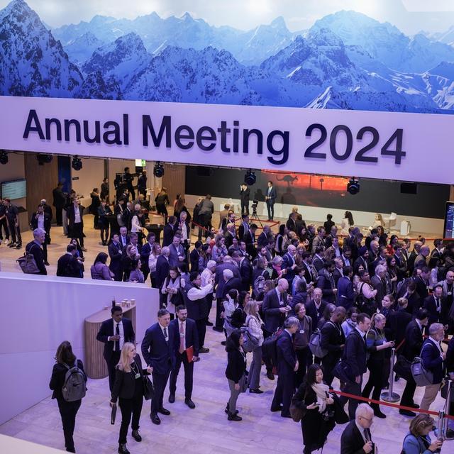 Des participants au WEF de Davos, le 18 janvier 2024. [AP/Keystone - Markus Schreiber]