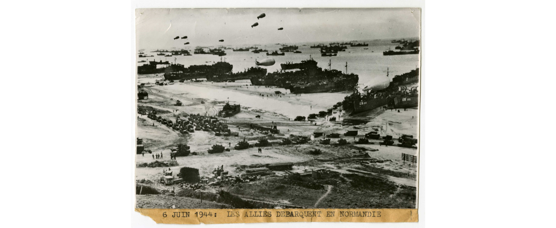 Le débarquement des Alliés le 6 juin 1944 sur les plages de Normandie. [Les Archives du Calvados - United press photo]