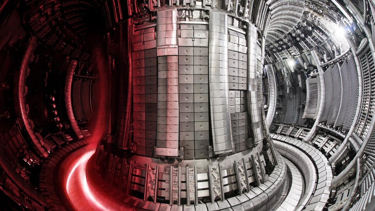 Une vue du Joint European Torus (JET), un des plus grands réacteurs à fusion du monde, situé près d'Oxford, au Royaume-Uni. [United Kingdom Atomic Energy Authority]