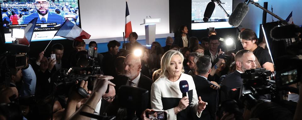 Marine Le Pen s'exprime après le résultat des législatives. [EPA/Keystone - Christophe Petit Tesson]