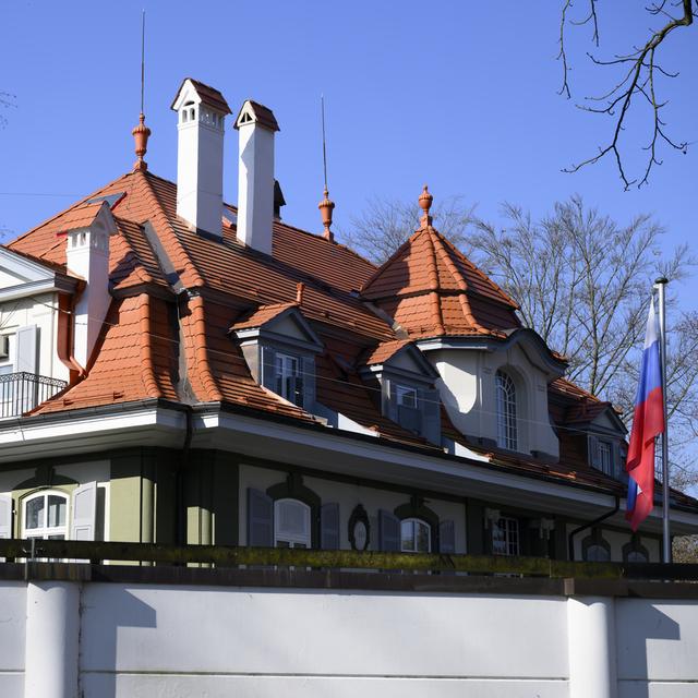 L'ambassade russe à Berne, le 4 mars 2022. [KEYSTONE - ANTHONY ANEX]