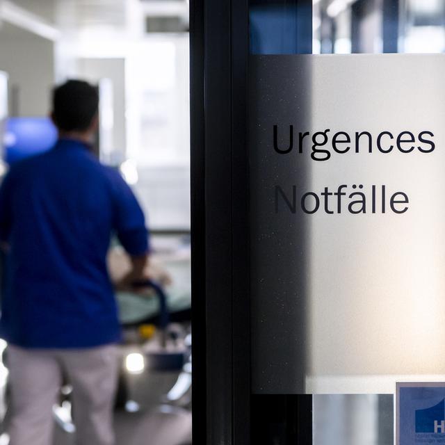 Le Conseil d'Etat fribourgeois lance sa campagne sur les urgences 24h/24. [Keystone - Jean-Christophe Bott]