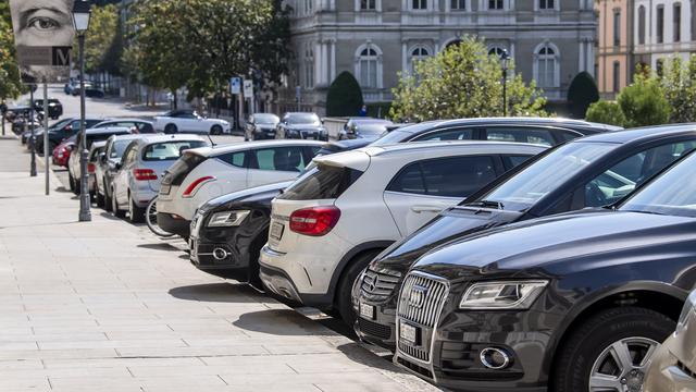 Le peuple a accepté en mars la loi cantonale de nouvelle taxation des automobiles dans le canton de Genève (image d'illustration). [KEYSTONE - MARTIAL TREZZINI]