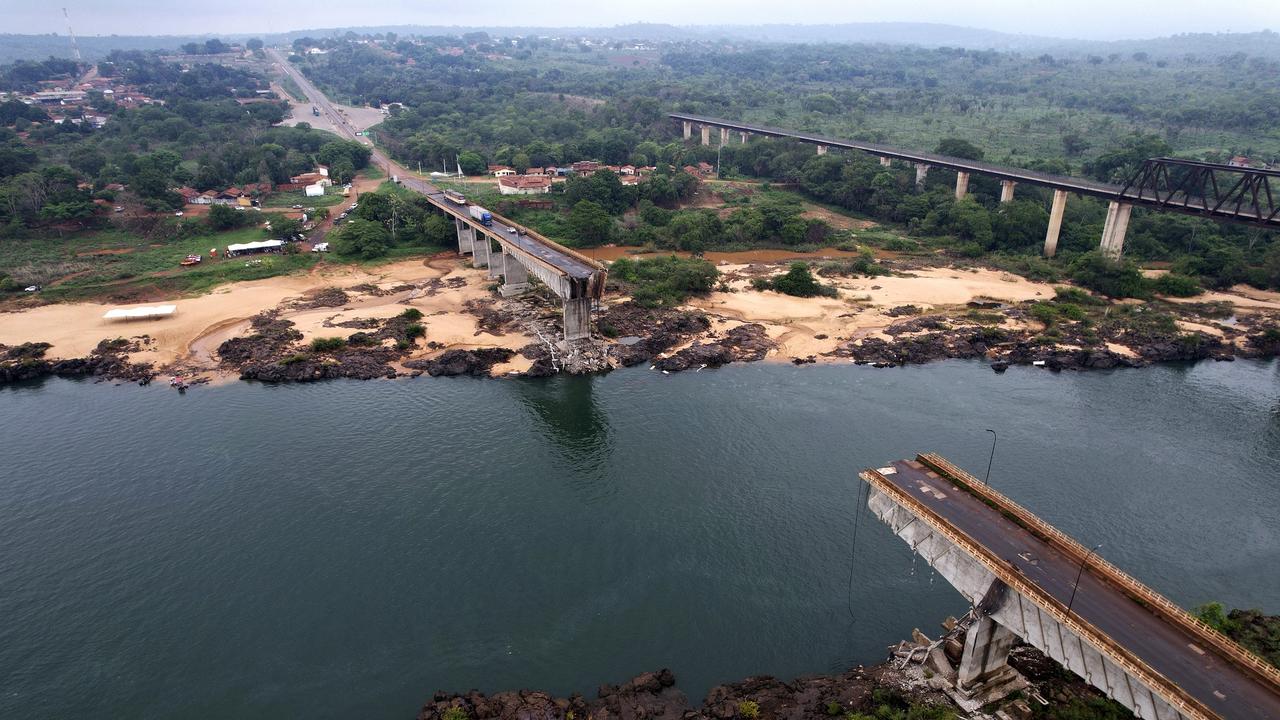 L'effondrement du pont dans le nord du Brésil il y a six jours a fait au moins dix morts et sept disparus. [Keystone - AP Photo/Marinho Drones]