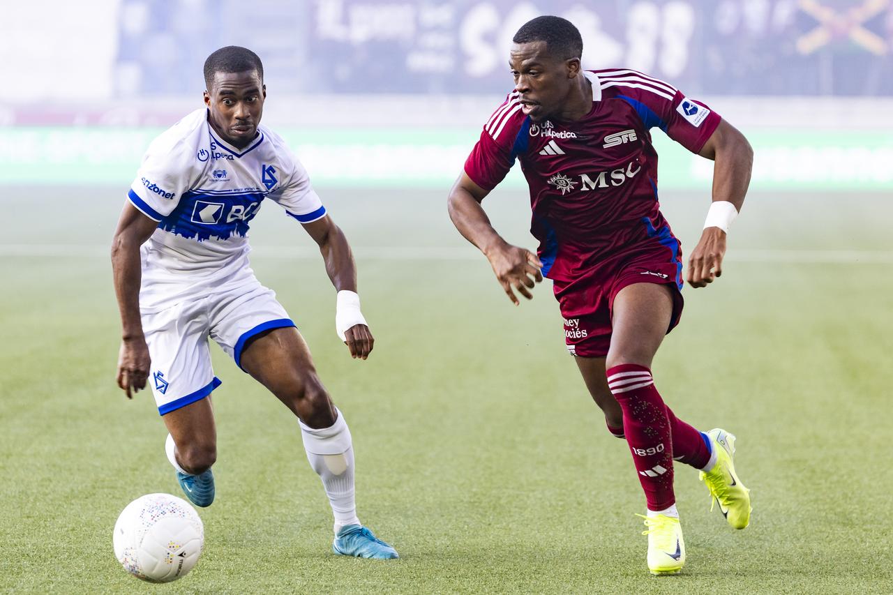 Meilleur buteur du championnat, Dereck Kutesa (droite) a été muet contre Lausanne. [Freshfocus - Pascal Muller/freshfocus]