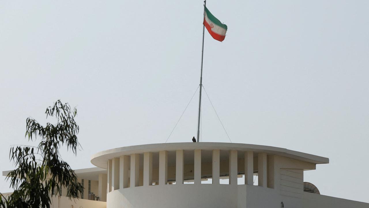 Le drapeau de l'Iran est visible sur le bâtiment de son consulat à Karachi, au Pakistan, le 18 janvier 2024. (image d'illustration) [reuters - Akhtar Soomro]