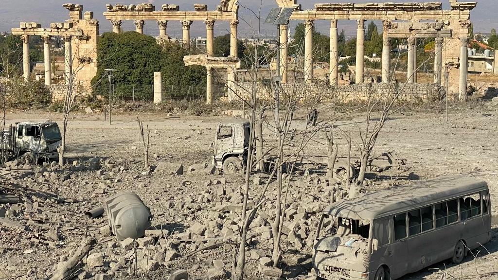 Baalbeck, principale ville de l’est du Liban qui abrite un amalgame de vestiges de l'époque gréco-romaine avec des traces plus anciennes de tradition phénicienne, a été bombardée à plusieurs reprises par Israël. [AFP - SAM SKAINEH]