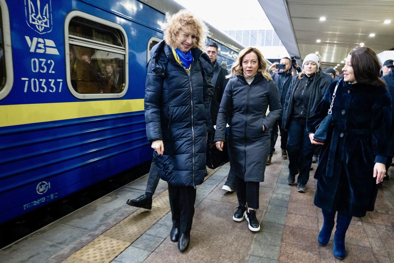 La Première  ministre italienne Giorgia Meloni est arrivée samedi à Kiev. [KEYSTONE - FILIPPO ATTILI/ITALIAN GOVERNMEN]