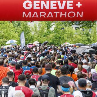 Course à pied: des milliers de coureurs au Genève Marathon. [Keystone - Salvatore Di Nolfi]