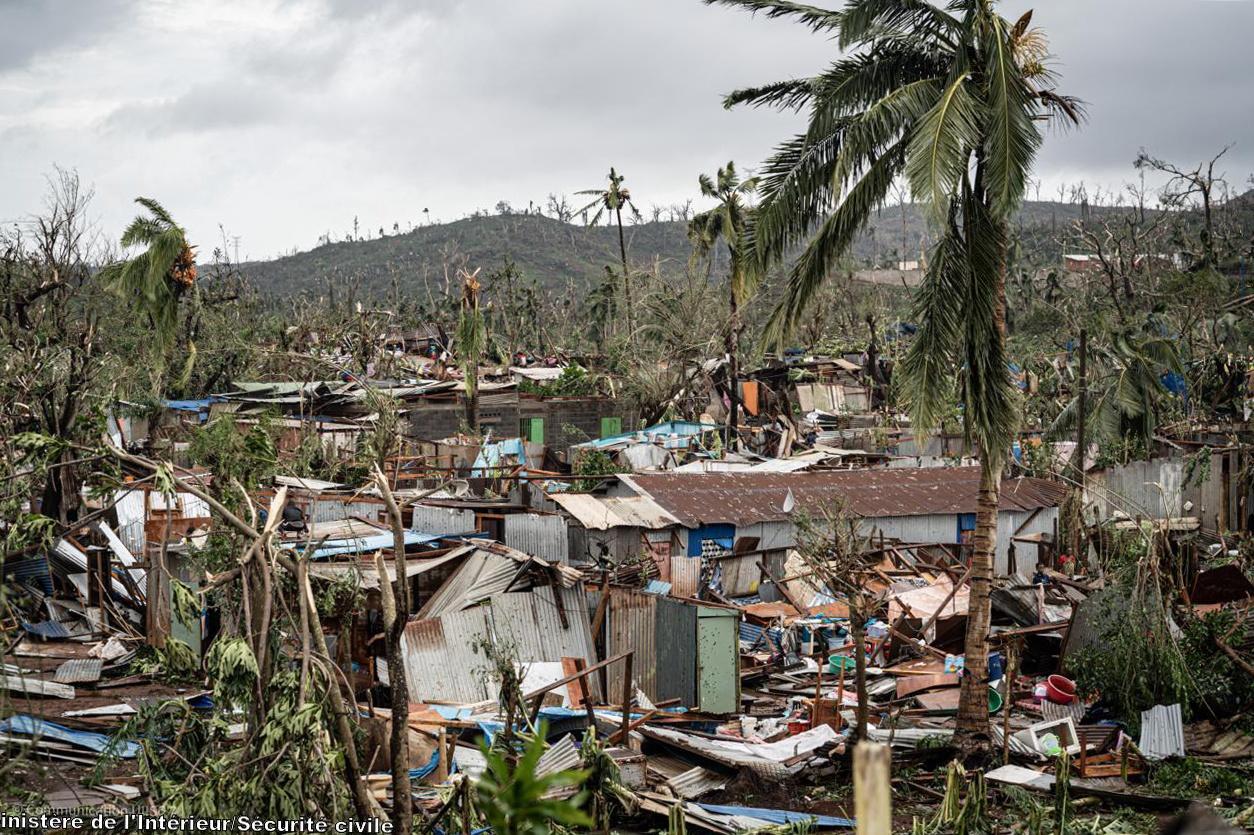 Alors que le bilan encore très provisoire faire état d'une vingtaine de morts, le préfet de Mayotte a évoqué "certainement plusieurs centaines" de victimes, peut-être "quelques milliers". [KEYSTONE - HANDOUT]