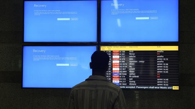 Panne à l'aéroport de New Dehli (Inde). Le monde est touché par une gigantesque panne informatique mondiale causé par une mise à jour du logiciel CrowdStrike, le 19 juillet 2024. [EPA / Keystone - RAJAT GUPTA]