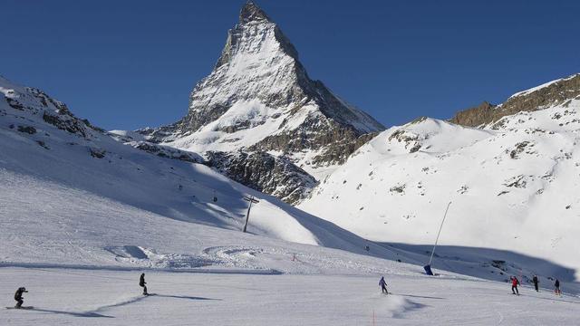 Zermatt ne veut plus accueillir les entraînements de skieurs professionnels. [Keystone - Jean-Christophe Bott]