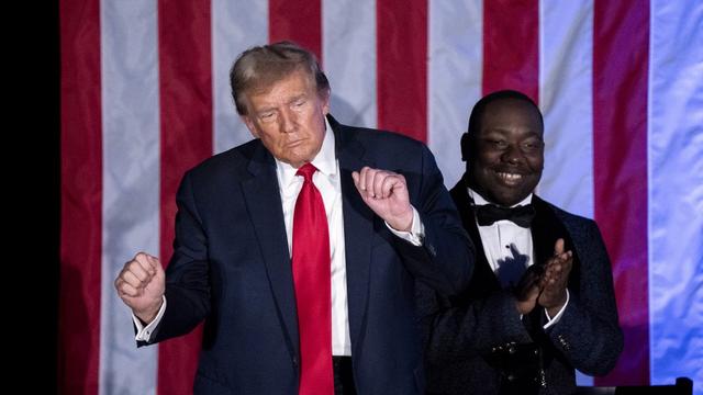 Le 23 février dernier, à l'occasion d'une rencontre avec un groupe d'Afro-Américains conservateurs en Caroline du Sud, Donald Trump a déclaré que les électeurs noirs s’identifiaient à lui en raison de ses ennuis avec la justice. [AFP - SEAN RAYFORD]