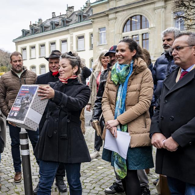 La pétition contre le deal de rue remise au Grand Conseil avec près de 8000 signatures [KEYSTONE - JEAN-CHRISTOPHE BOTT]