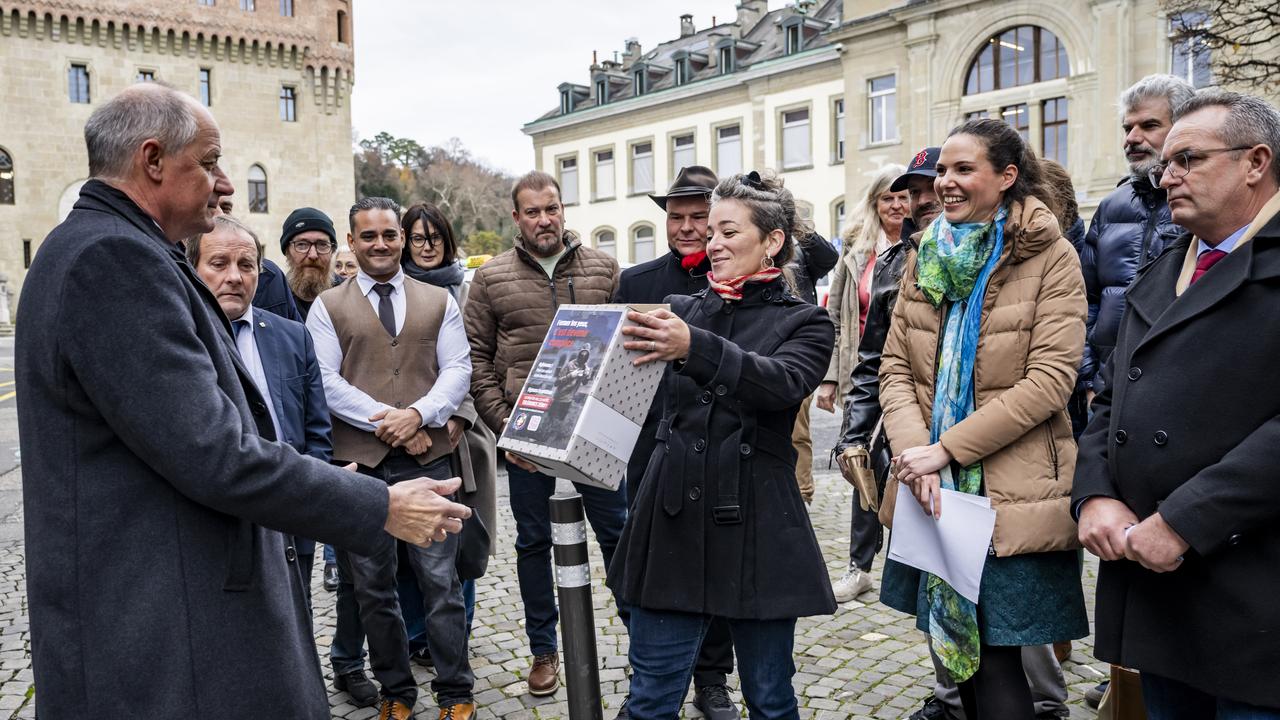 La pétition contre le deal de rue remise au Grand Conseil avec près de 8000 signatures [KEYSTONE - JEAN-CHRISTOPHE BOTT]