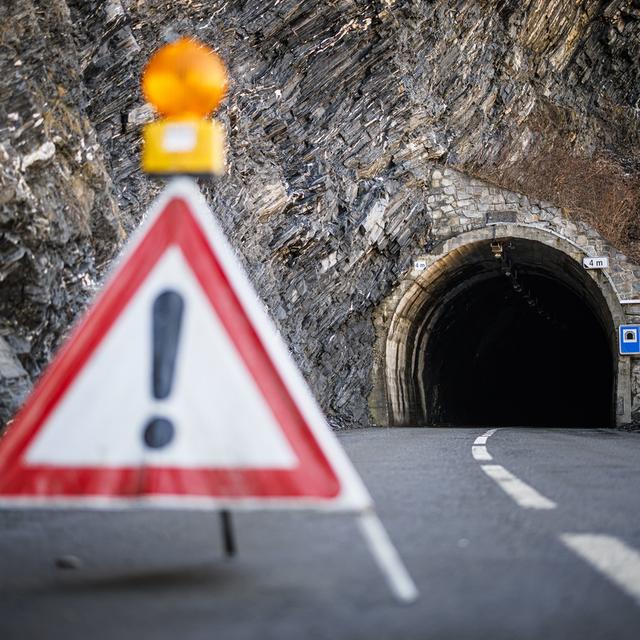 Le tunnel entre Riddes et La Tzoumaz devrait rouvrir fin juin. [Keystone - Valentin Flauraud]