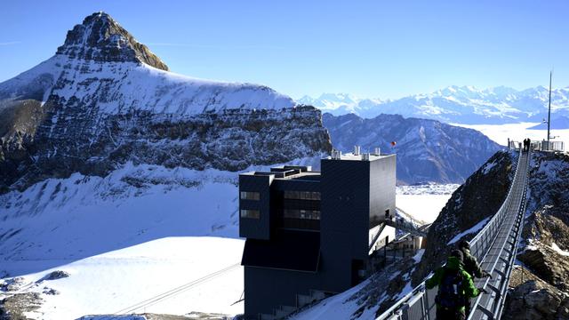 Le restaurant de Mario Botta à Glacier 3000 aux Diablerets renaît de ses cendres. [KEYSTONE - LAURENT GILLIERON]