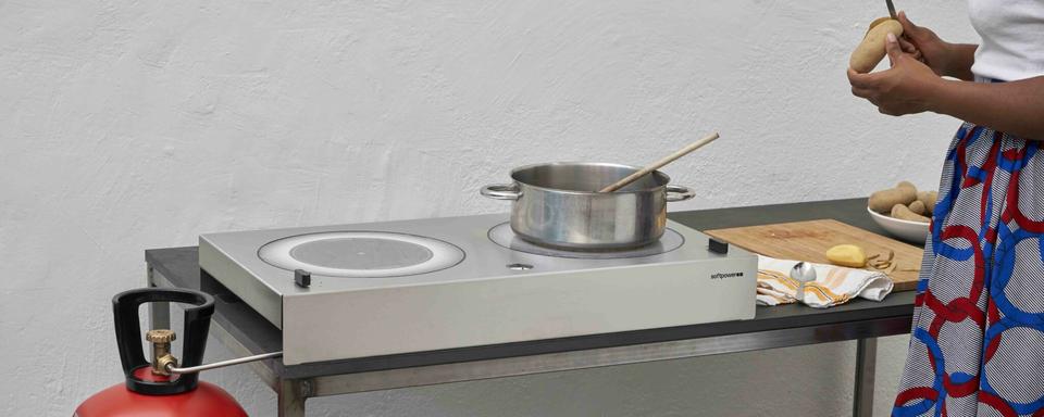 Une équipe ECAL-EPFL a mis au point une cuisinière avec une double plaque de cuisson qui fonctionne à hydrogène. [ECAL/EPFL - Hikaru Hori]