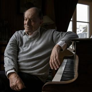 Le compositeur français Charles Dumont, celui qui a donné naissance à la légendaire chanson ''Je ne regrette rien'' d'Edith Piaf, est décédé à 95 ans. [AFP - Christophe Archambault]