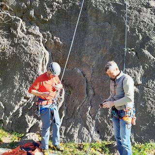 Faire de l’escalade en étant aveugle et malentendant, sur les falaises de Dorénaz. [RTS - © Christophe Canut]