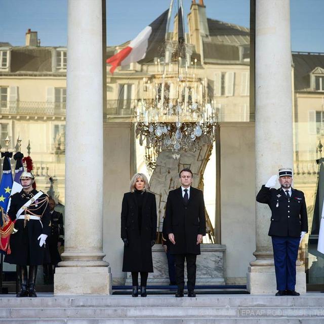 Emmanuel Macron a appelé mardi les Français à être "unis, déterminés, solidaires" en 2025. [Keystone]