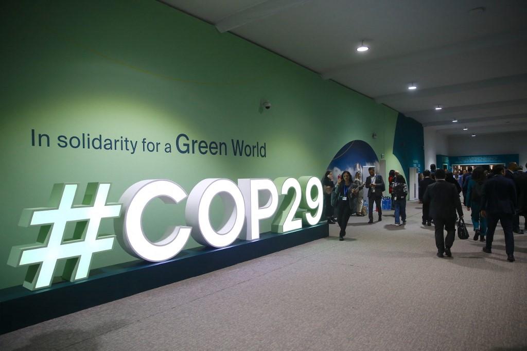 Les négociations restent tendues samedi à la COP29 avant le somment du G20 et l'arrivée des ministres. [Anadolu via AFP - RESUL REHIMOV]