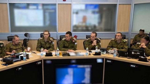 Le chef d'état-major général des forces de défense israéliennes, Herzi Halevi, tient une réunion d'évaluation après que l'agence de renseignement israélienne Mossad a placé des explosifs dans les batteries de bipeurs qui ont explosé au Liban, le 17 septembre 2024 (image d'illustration) [Anadolu via AFP - Forces de défense israéliennes]