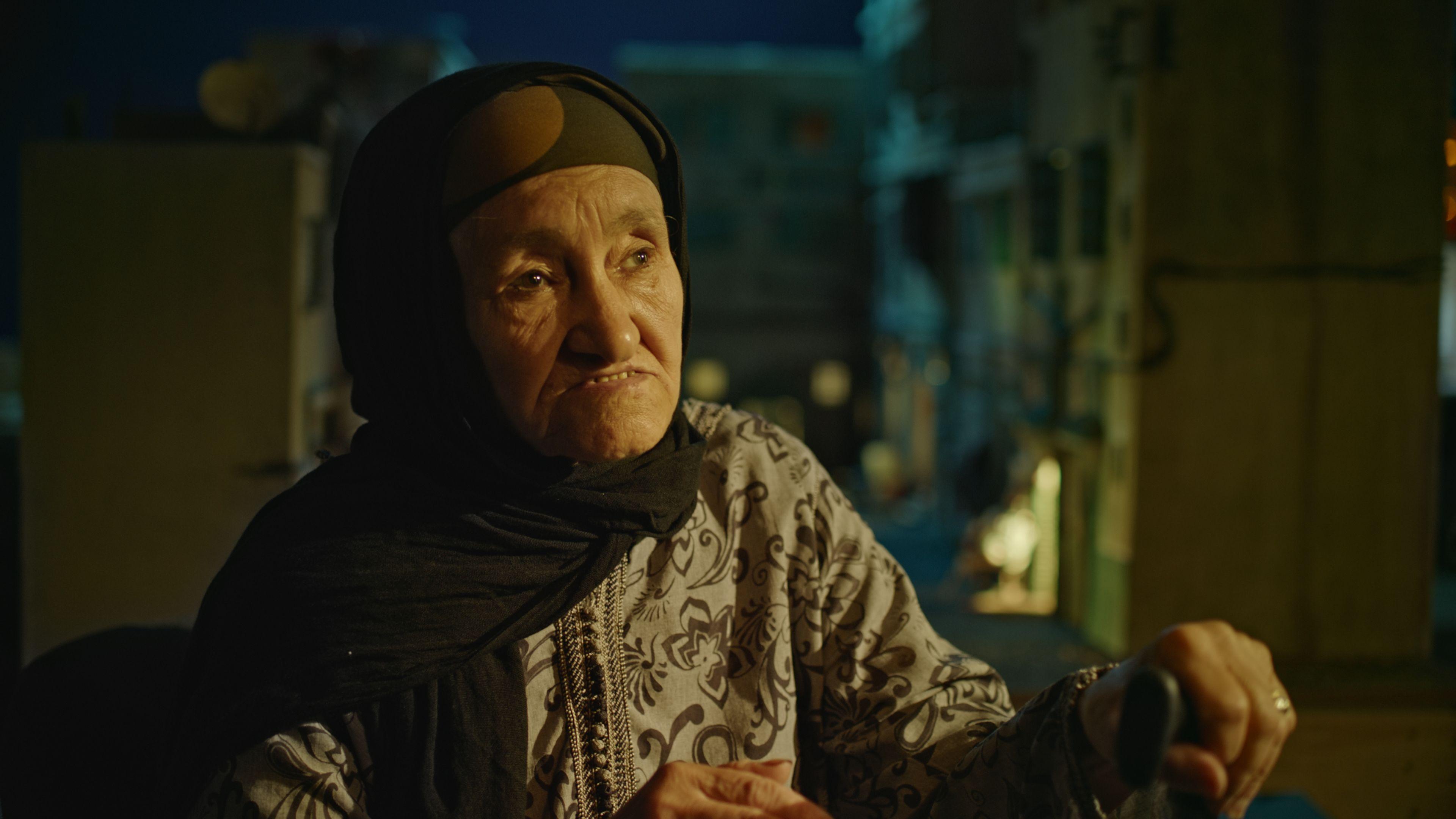 "La Mère de tous les mensonges", de la cinéaste marocaine Asmae El Moudir remporte le prix de la critique du Black Movie. [Black Movie - Black Movie]