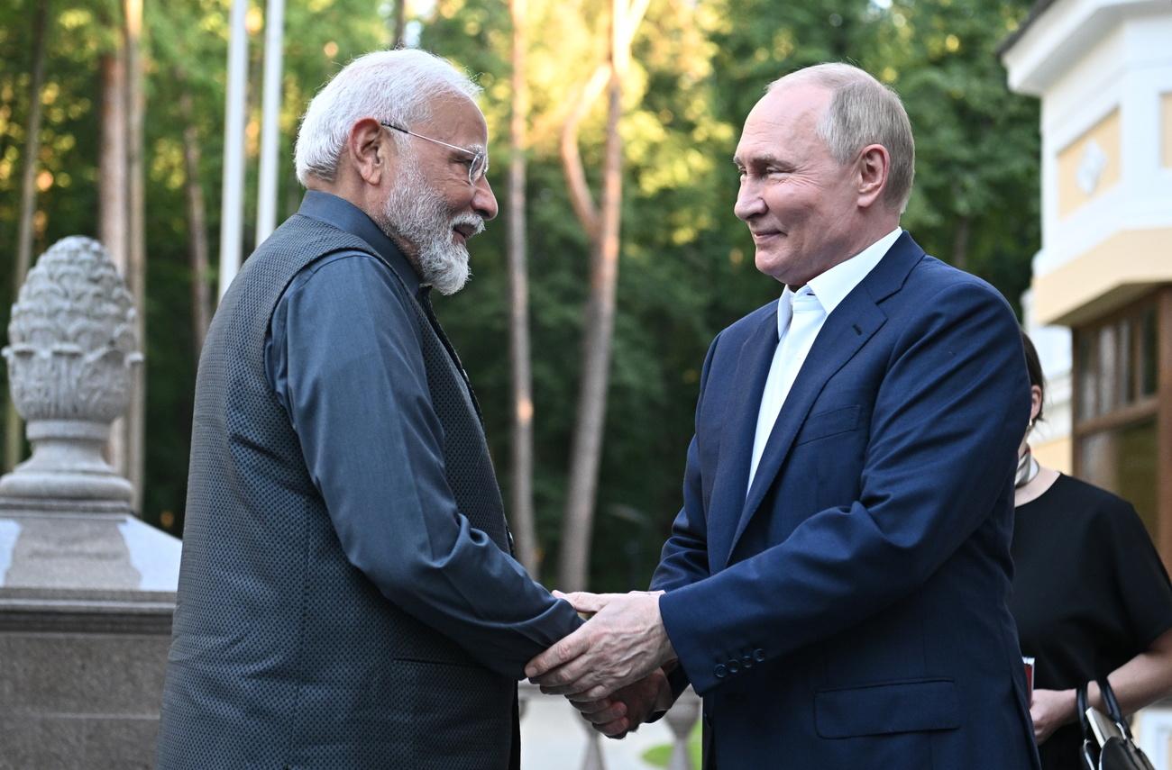 Le Premier ministre indien Narendra Modi est arrivé lundi à Moscou pour sa première visite en Russie depuis l'assaut contre l'Ukraine. [KEYSTONE - SERGEI BOBYLOV/SPUTNIK/KREMLIN /]