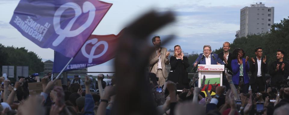 Après les élections législatives, la France Insoumise (LFI) célèbre sa première place au sein du nouveau bloc majoritaire à l'Assemblée nationale, le Nouveau Front Populaire (NFP).