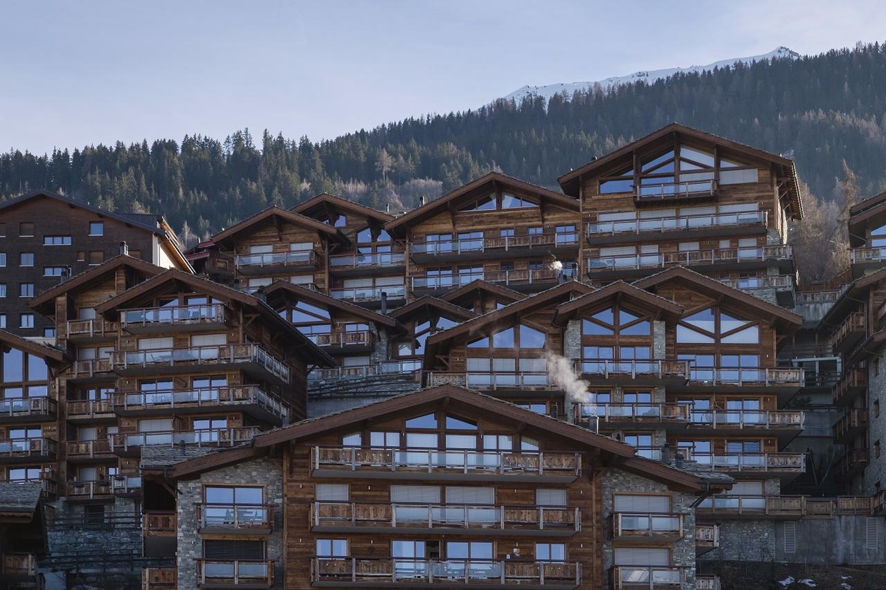 Ensemble de chalets à Haute-Nendaz en 2024. [L'Oeil d'Anouk - Anouk Ruffieux]