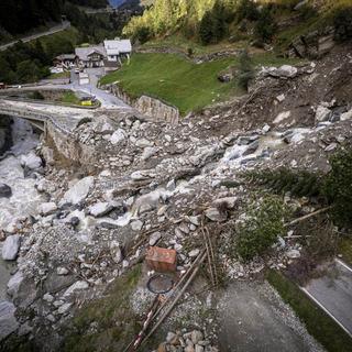 La route de la vallée de Saas était coupée par un éboulement depuis six jours. [Keystone]